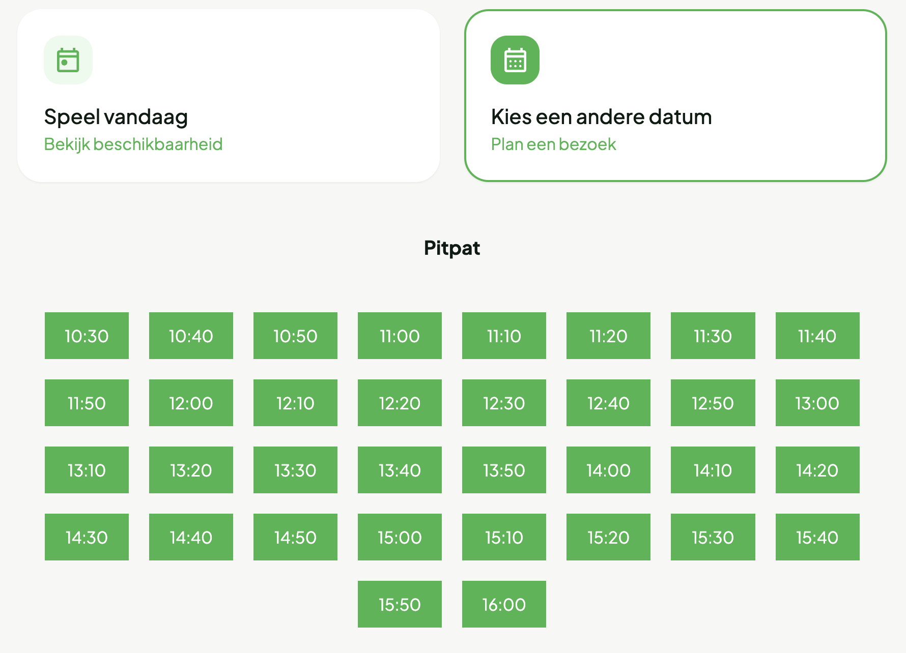 Het maken van een reservering voor De Maashorst Minigolf, waarbij meerdere banen tegelijk kunnen worden geboekt.